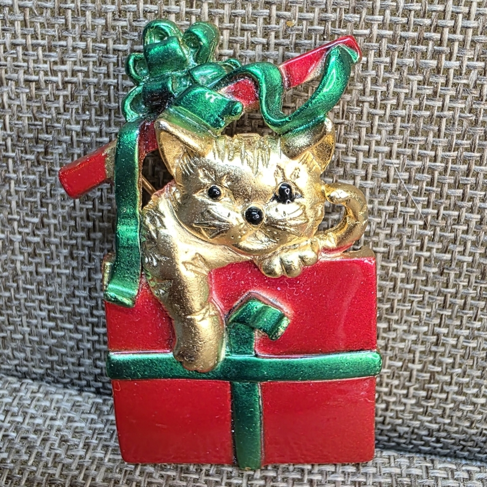 Vintage Christmas Cat in Present Brooch Signed AJC